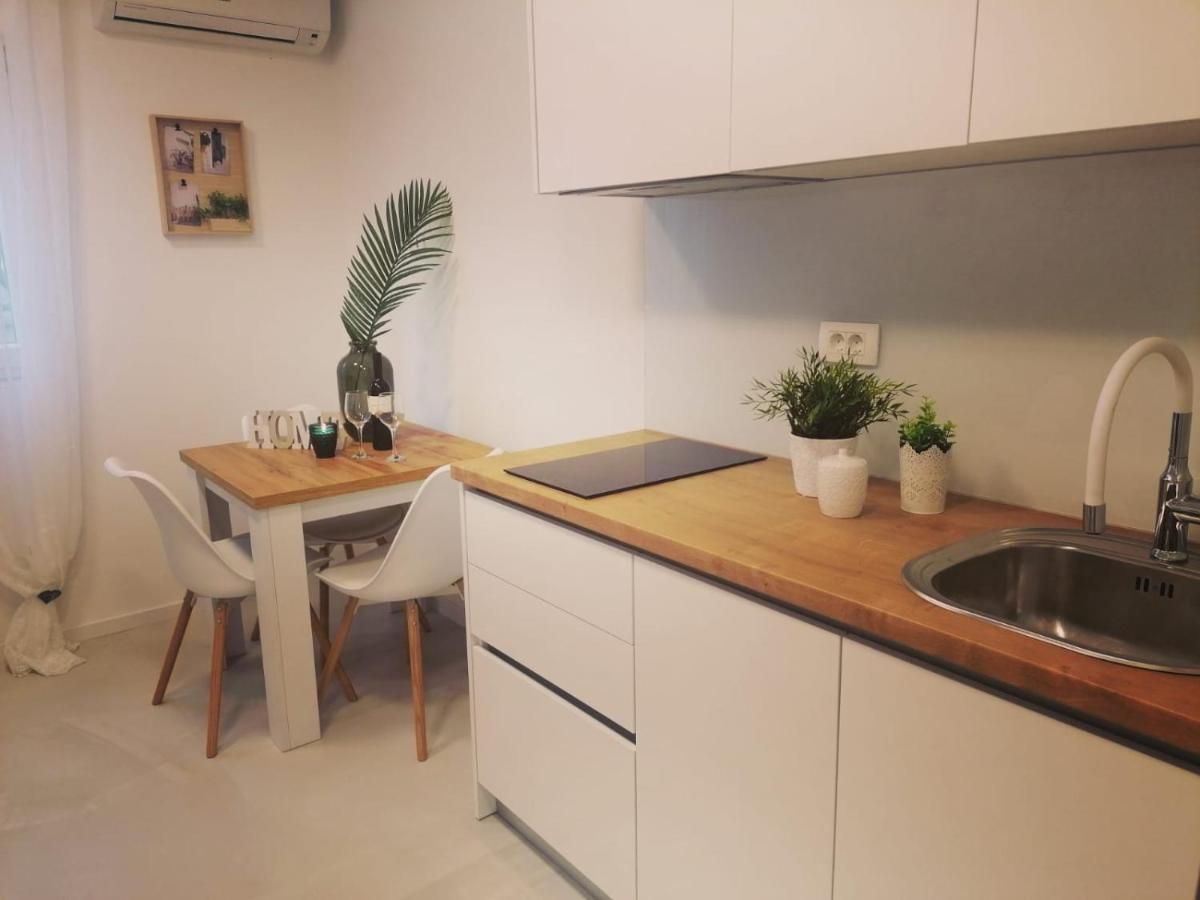 Apartmani Zoric Vodice Rom bilde