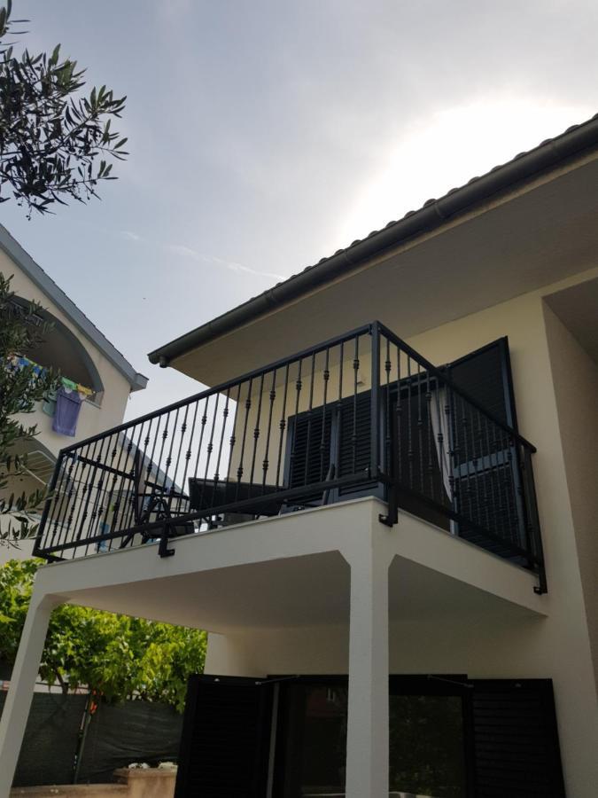 Apartmani Zoric Vodice Rom bilde