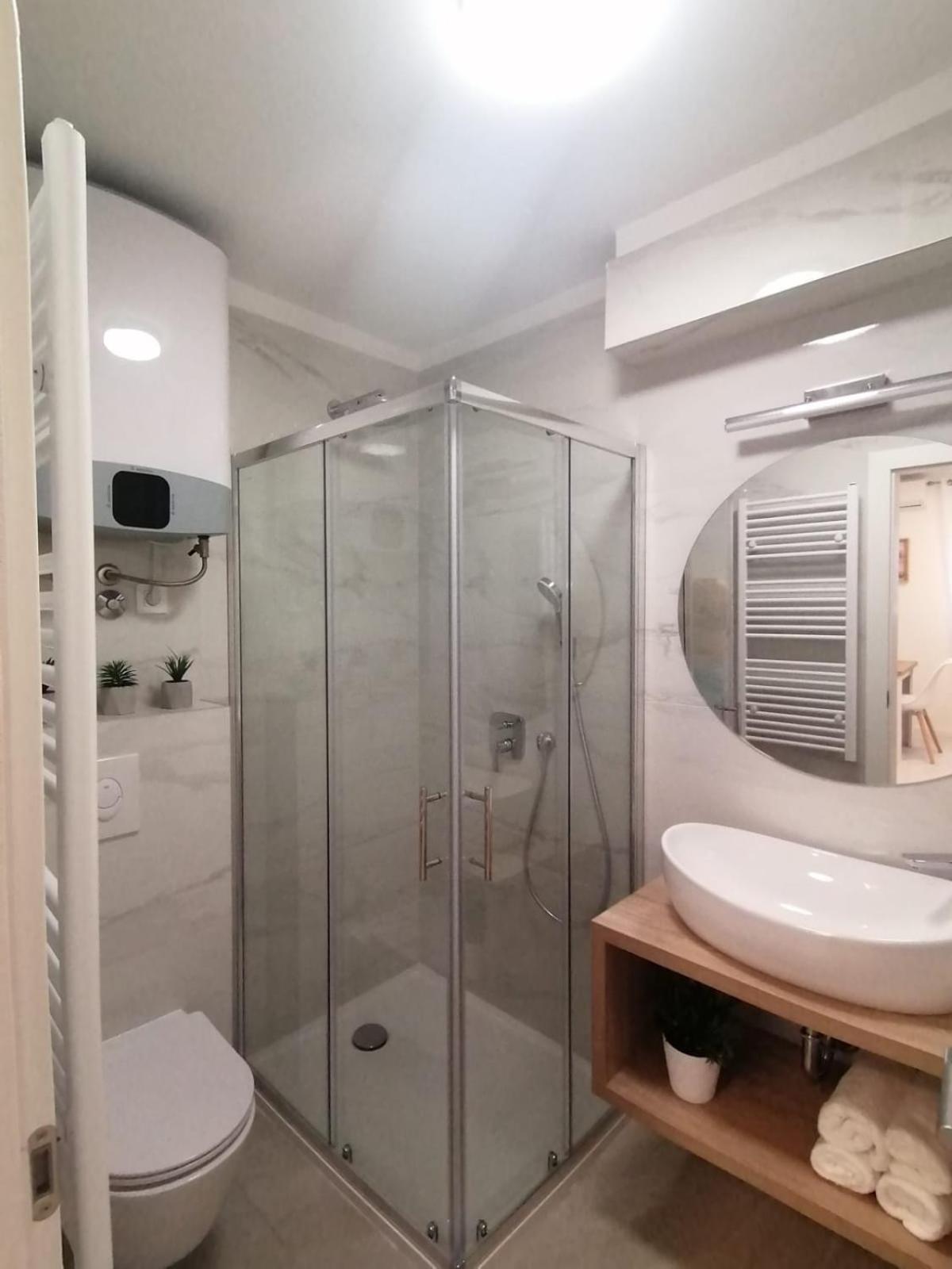 Apartmani Zoric Vodice Rom bilde