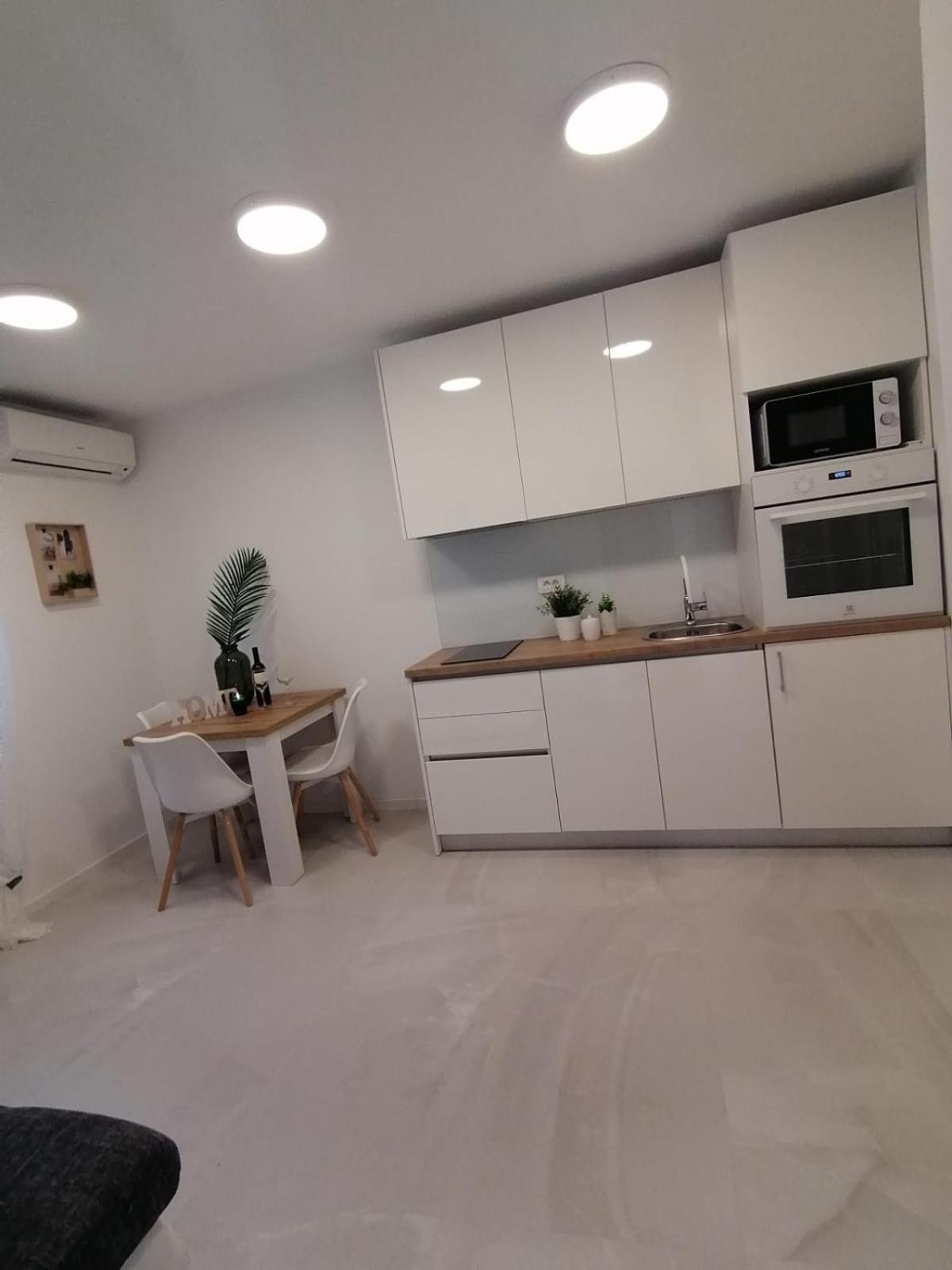 Apartmani Zoric Vodice Rom bilde