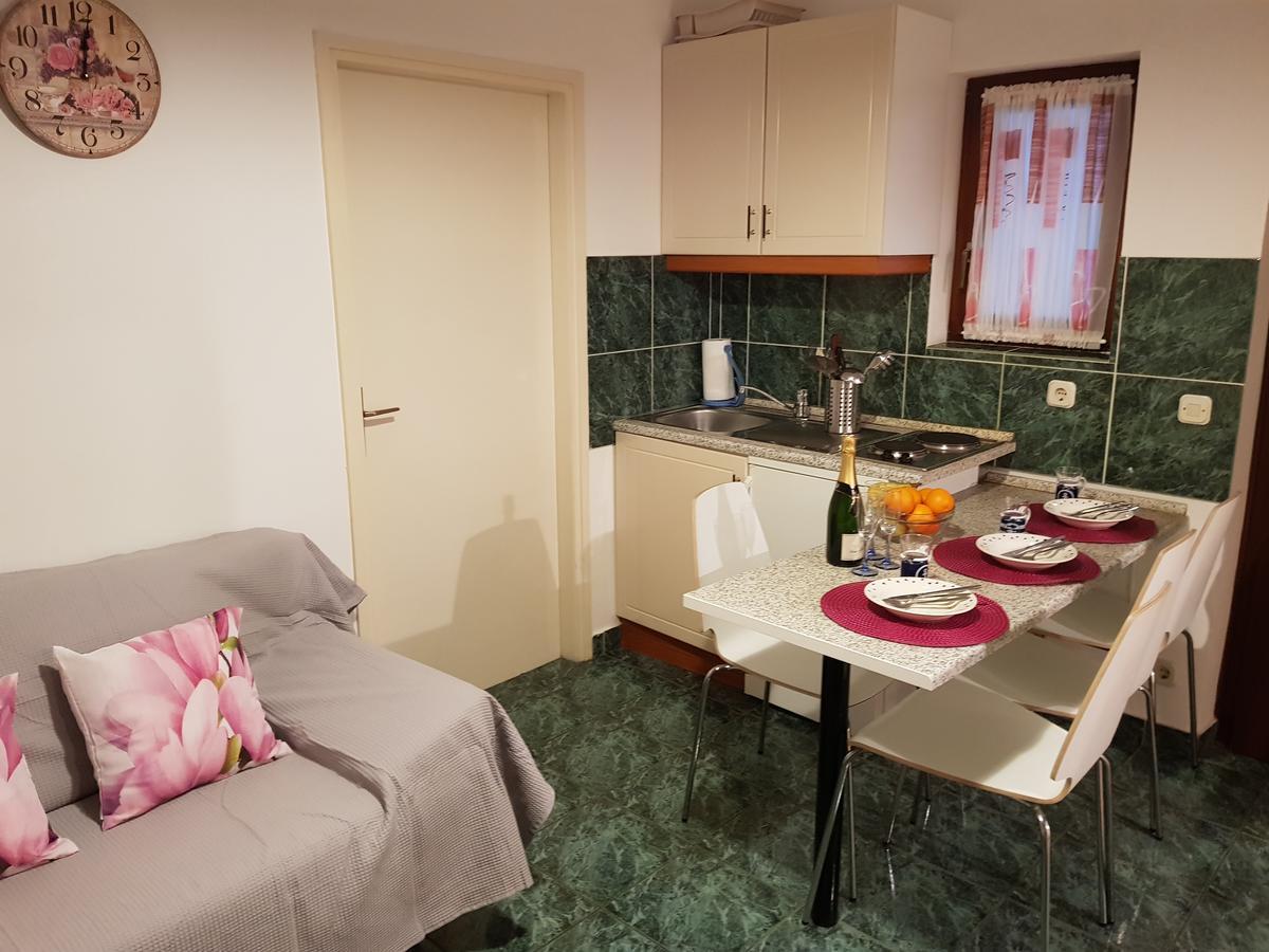 Apartmani Zoric Vodice Eksteriør bilde